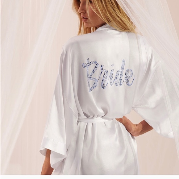 Robe - Picture 1 of 2